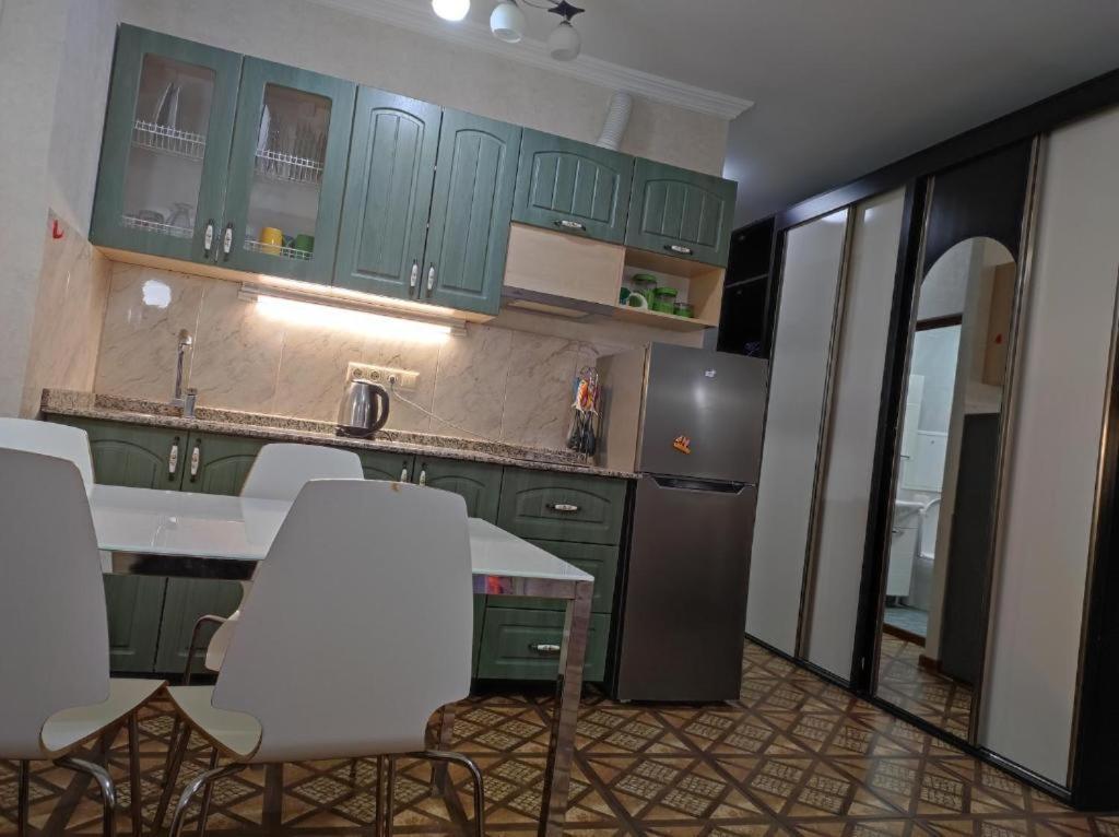 Apartment On Sherif Khimshiashvili Street 15B บาทูมิ ภายนอก รูปภาพ