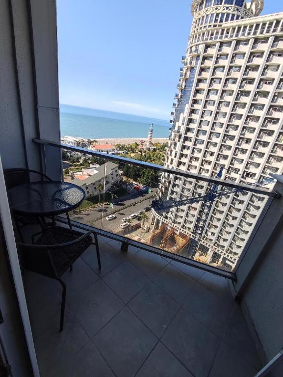Apartment On Sherif Khimshiashvili Street 15B บาทูมิ ภายนอก รูปภาพ