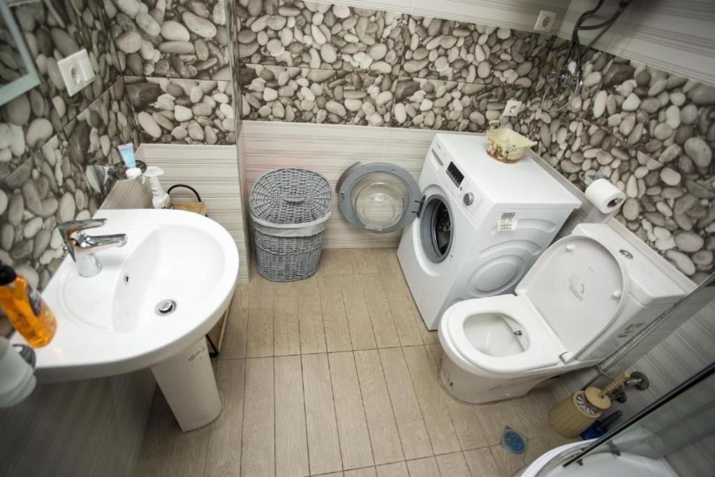 Apartment On Sherif Khimshiashvili Street 15B บาทูมิ ภายนอก รูปภาพ