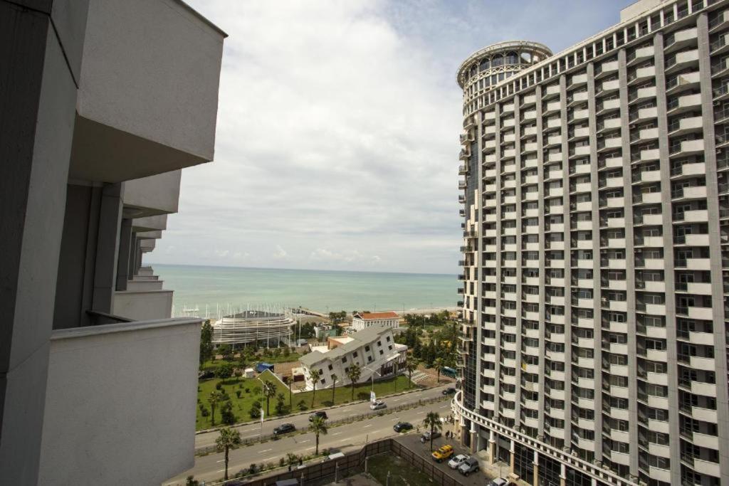 Apartment On Sherif Khimshiashvili Street 15B บาทูมิ ภายนอก รูปภาพ