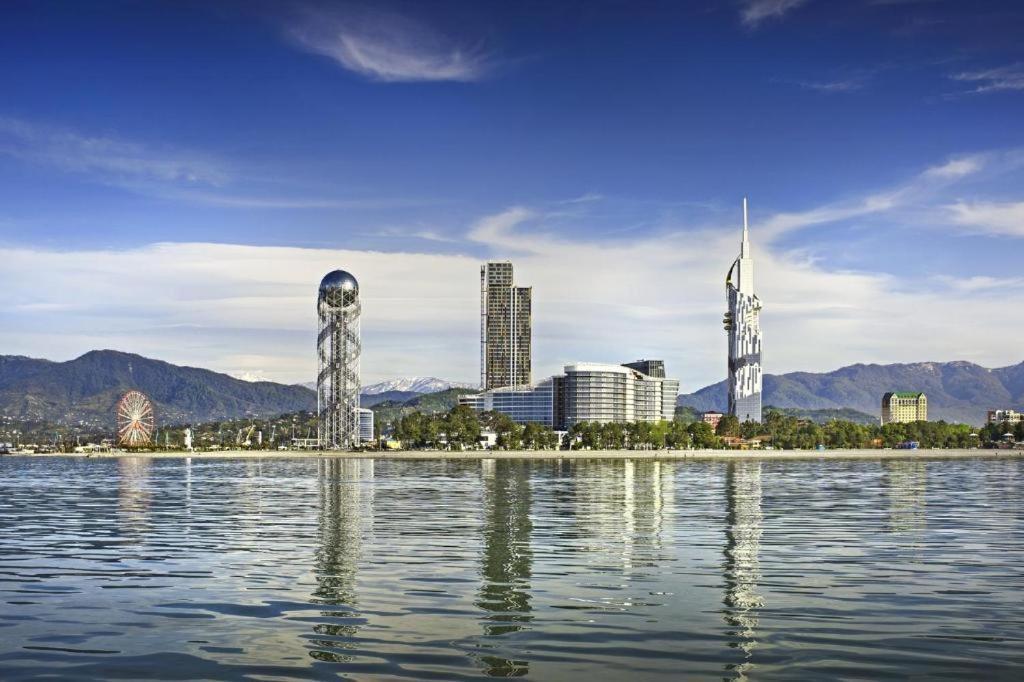 Apartment On Sherif Khimshiashvili Street 15B บาทูมิ ภายนอก รูปภาพ