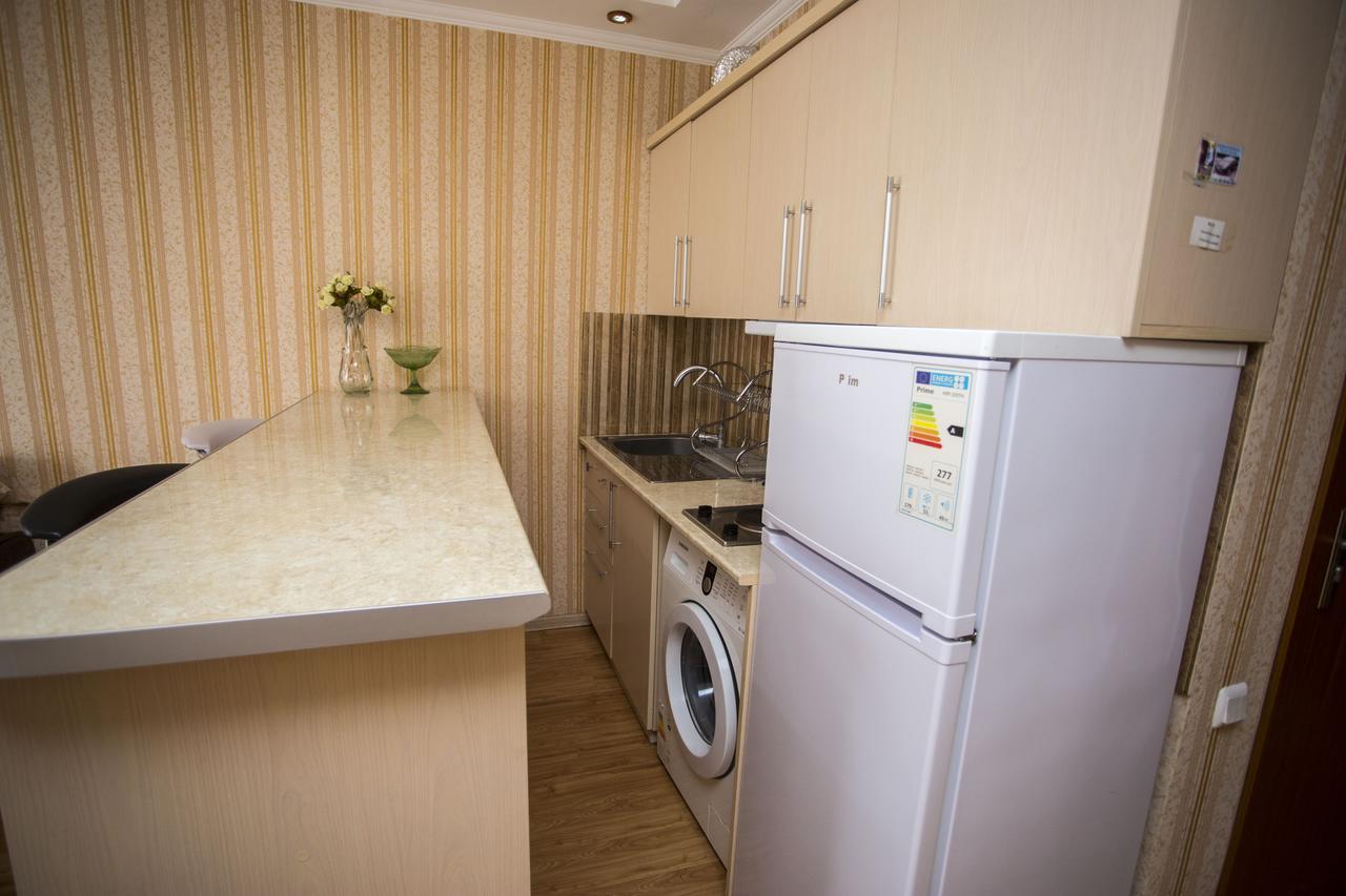 Apartment On Sherif Khimshiashvili Street 15B บาทูมิ ภายนอก รูปภาพ