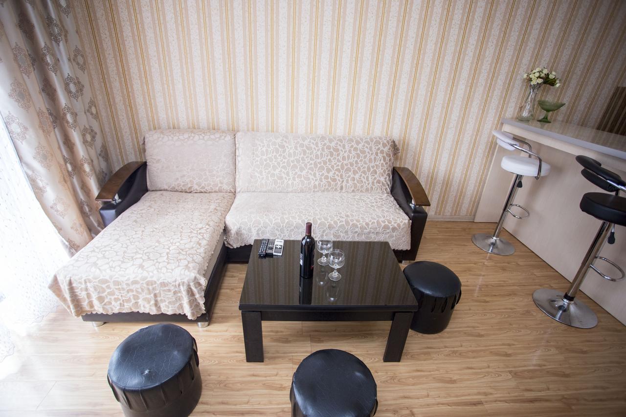 Apartment On Sherif Khimshiashvili Street 15B บาทูมิ ภายนอก รูปภาพ
