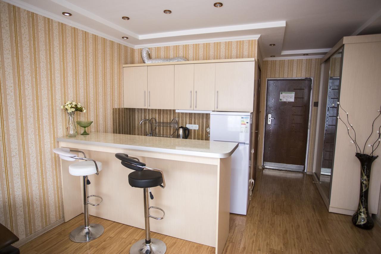 Apartment On Sherif Khimshiashvili Street 15B บาทูมิ ภายนอก รูปภาพ