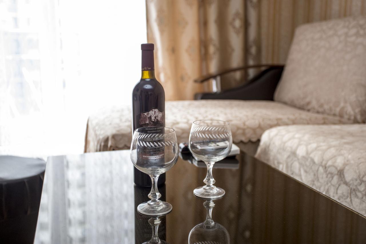 Apartment On Sherif Khimshiashvili Street 15B บาทูมิ ภายนอก รูปภาพ