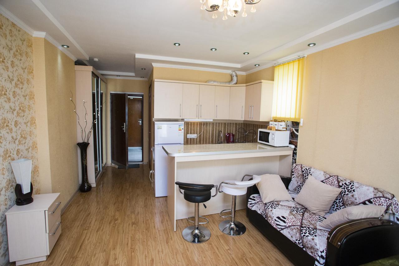Apartment On Sherif Khimshiashvili Street 15B บาทูมิ ภายนอก รูปภาพ