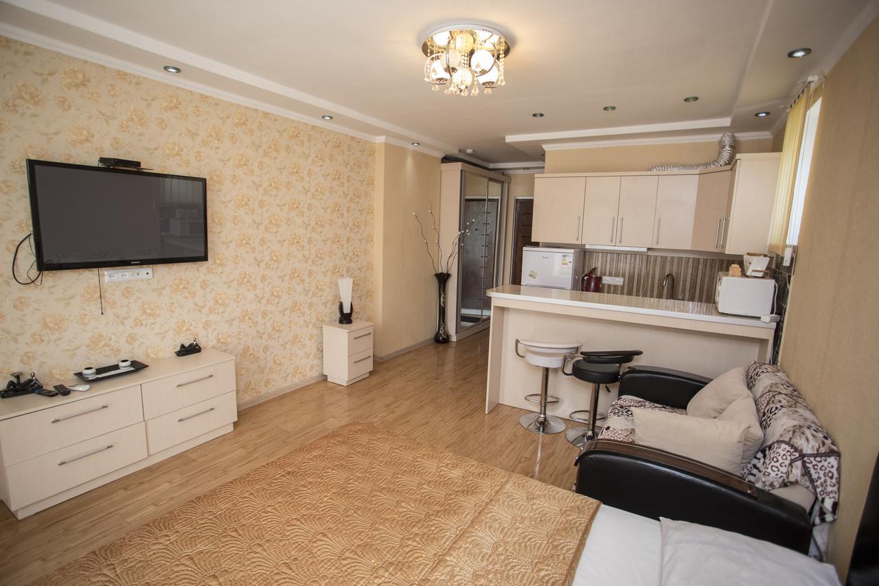Apartment On Sherif Khimshiashvili Street 15B บาทูมิ ภายนอก รูปภาพ
