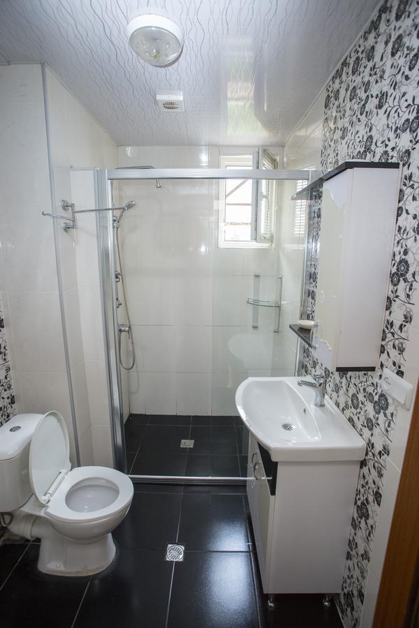 Apartment On Sherif Khimshiashvili Street 15B บาทูมิ ภายนอก รูปภาพ
